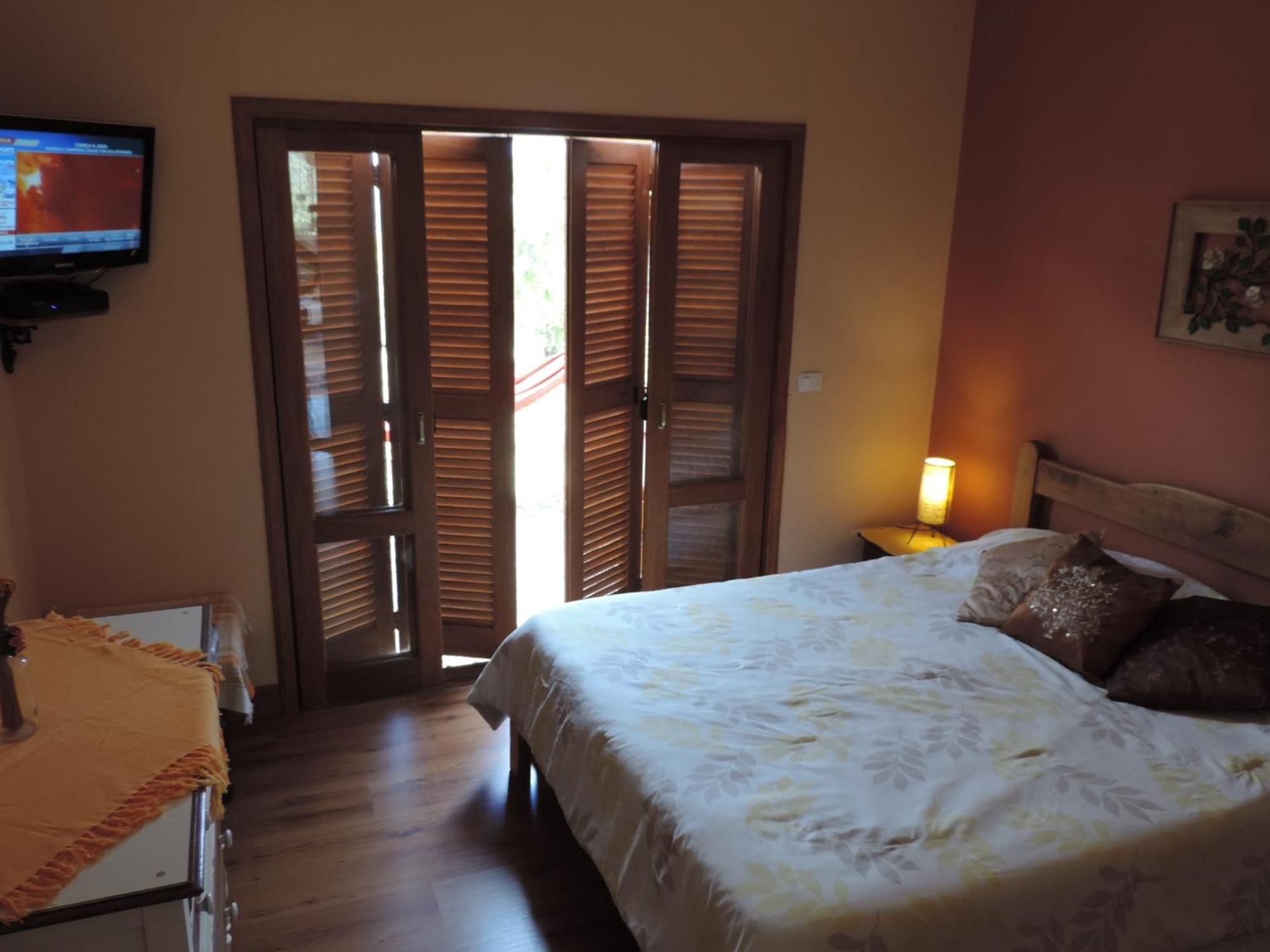 Entrevistas Chales E Suites Sao Bento do Sapucai Bagian luar foto