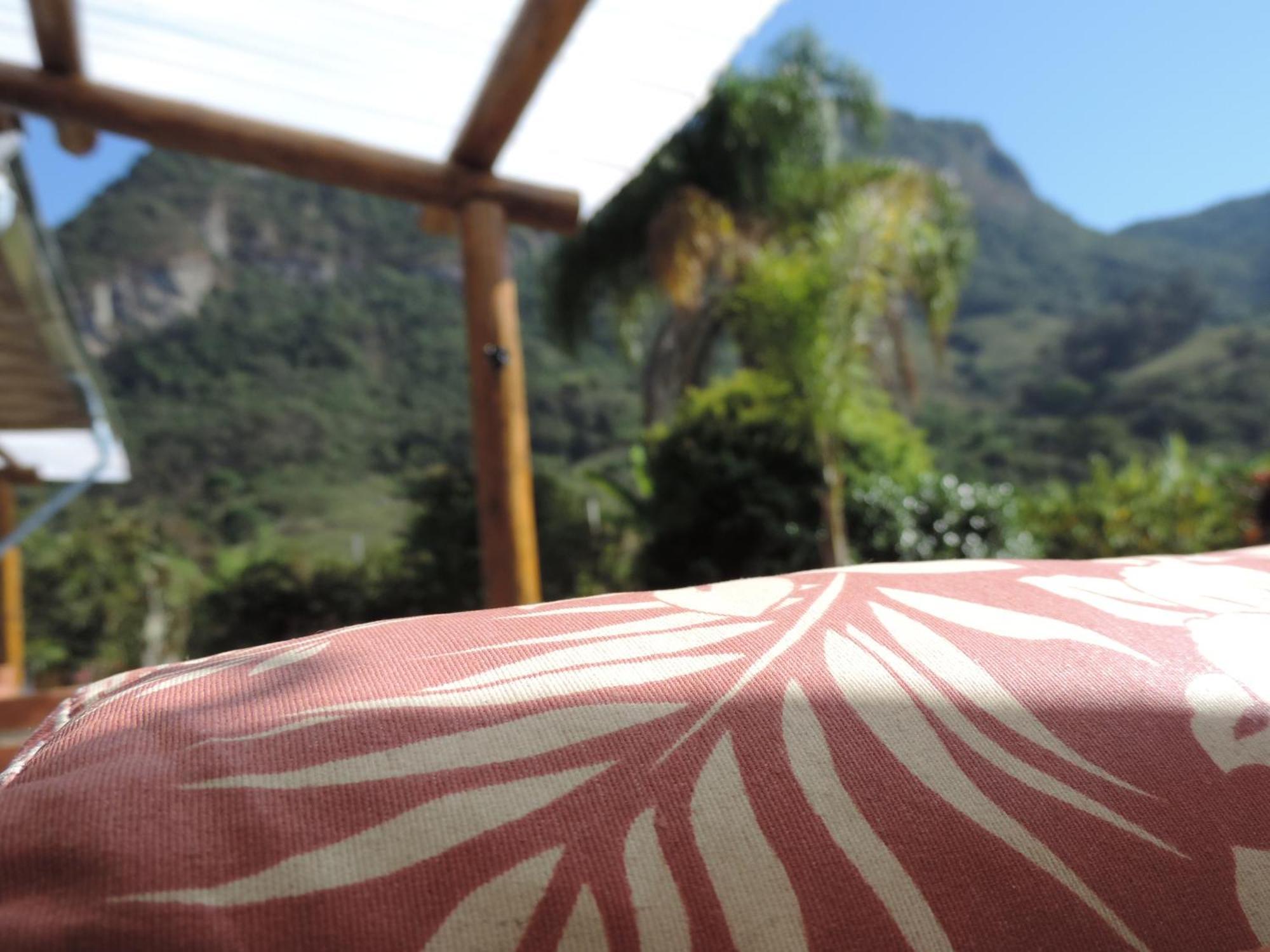 Entrevistas Chales E Suites Sao Bento do Sapucai Ruang foto