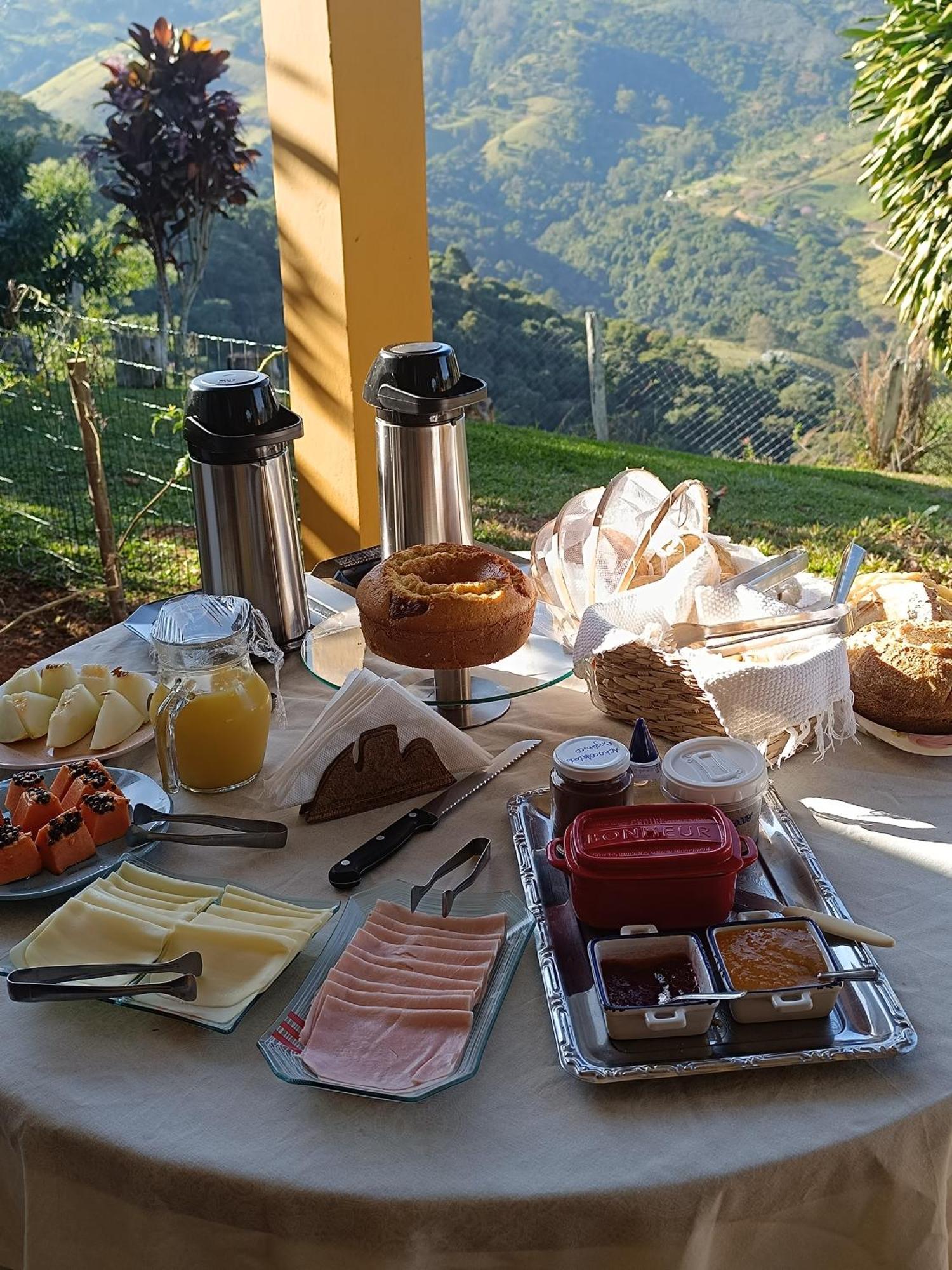Entrevistas Chales E Suites Sao Bento do Sapucai Bagian luar foto